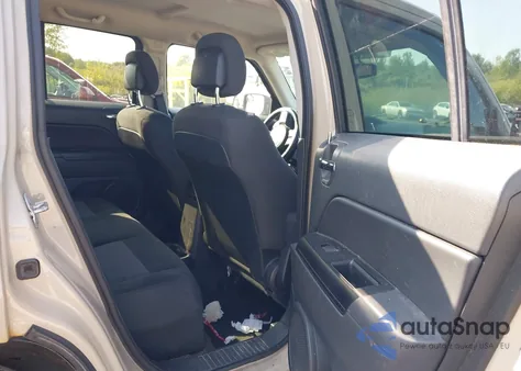 2016 Jeep Patriot Latitude из США, поврежденный, VIN 1C4NJRFB2GD752866